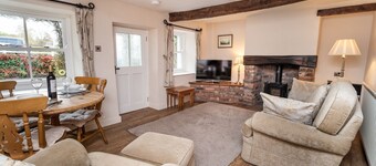 Jasmine Cottage -  a cottage that sleeps 2 guests  in 1 bedroom