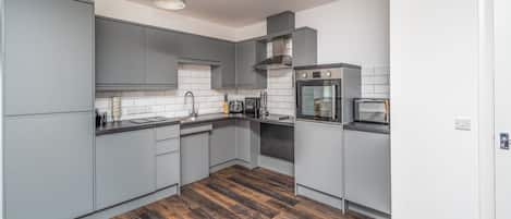 Refrigerador, microondas, horno, placa de cocina