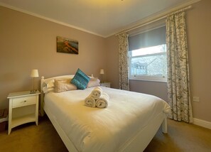 2 slaapkamers, een strijkplank/strijkijzer, gratis wifi, beddengoed