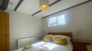 2 chambres, fer et planche à repasser, Wi-Fi, draps fournis