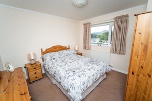 2 bedrooms, iron/ironing board, free WiFi, bed sheets - Blencathra -  a bungalow that sleeps 4 guests  in 2 bedrooms (Central Keswick)