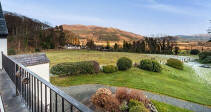 Lake View Cottage - an apartment that sleeps 4 guests in 2 bedrooms