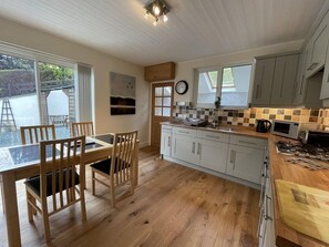 Fridge, microwave, oven, stovetop - Rock Lynn -  a bungalow that sleeps 4 guests  in 2 bedrooms (Braithwaite)