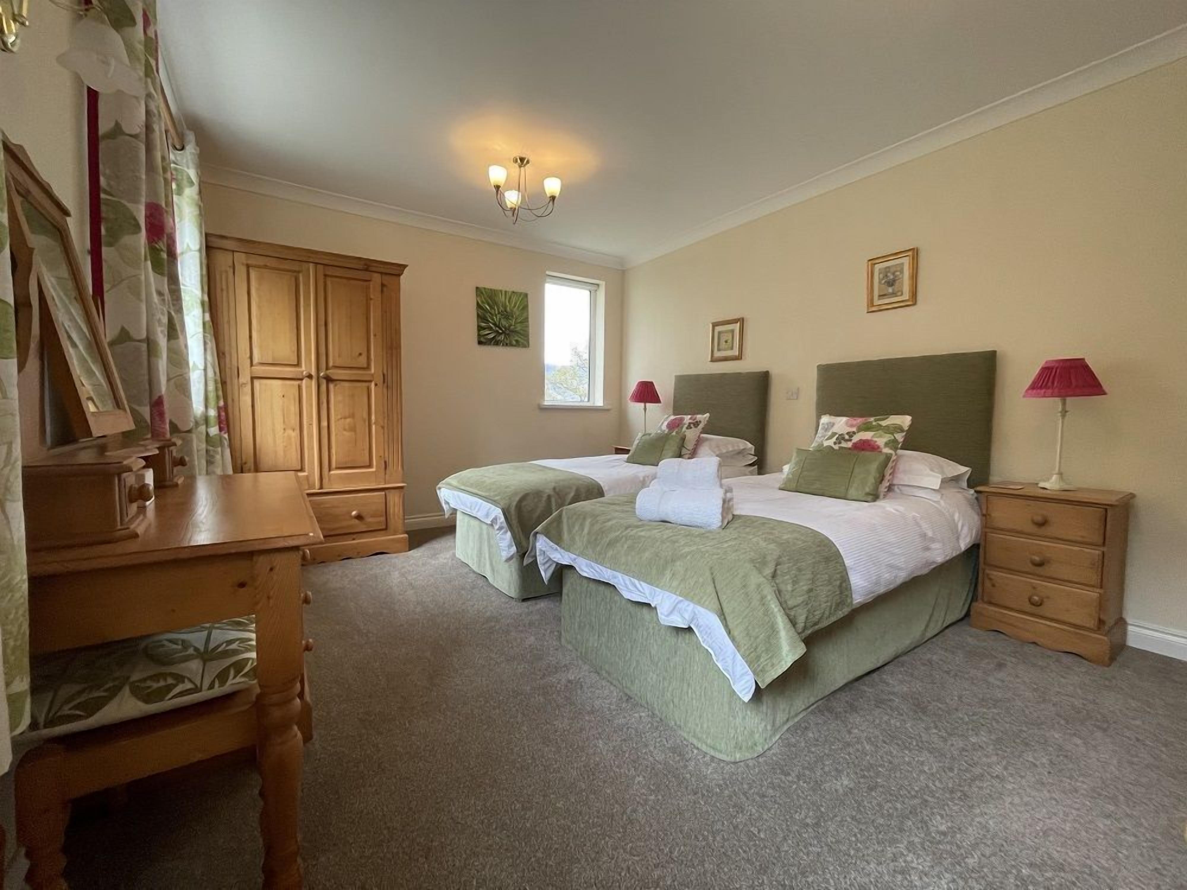 2 quartos, ferros/tábuas de passar roupa, Wi-Fi de cortesia