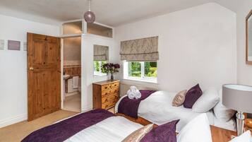 3 bedrooms, iron/ironing board, free WiFi, bed sheets