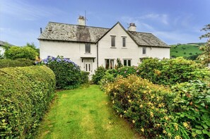 Exterior - Rose Bank Cottage -  a cottage that sleeps 5 guests  in 3 bedrooms (Braithwaite)