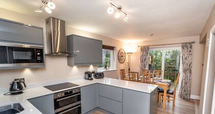 Appletree - a house that sleeps 6 guests in 3 bedrooms