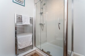 Hair dryer, towels - Alban Rise -  a maisonette that sleeps 5 guests  in 3 bedrooms (Central Keswick)
