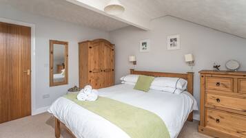 3 quartos, ferros/tábuas de passar roupa, Wi-Fi de cortesia