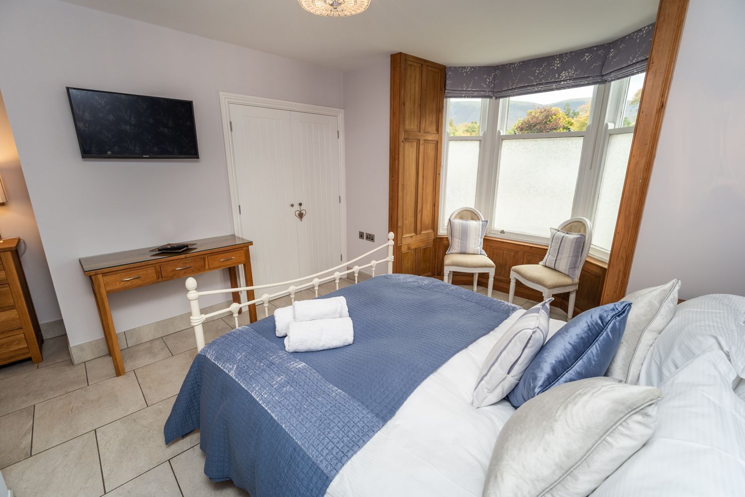 3 室のベッドルーム、アイロン / アイロン台、WiFi (無料)、ベッドシーツ