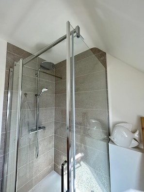 Bathtub, hair dryer, toilet paper - Superb fully renovated property between the Gulf of Morbihan and the ocean (Arzon)