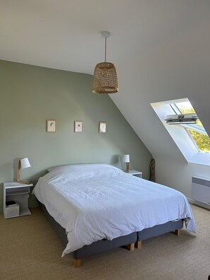 4 habitaciones, tabla de planchar con plancha y wifi