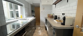 Glenderamackin Cottage - a house that sleeps 4 guests in 2 bedrooms