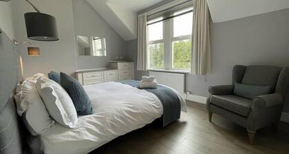 Glenderamackin Cottage - a house that sleeps 4 guests in 2 bedrooms