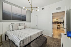 3 bedrooms, travel crib, WiFi, bed sheets
