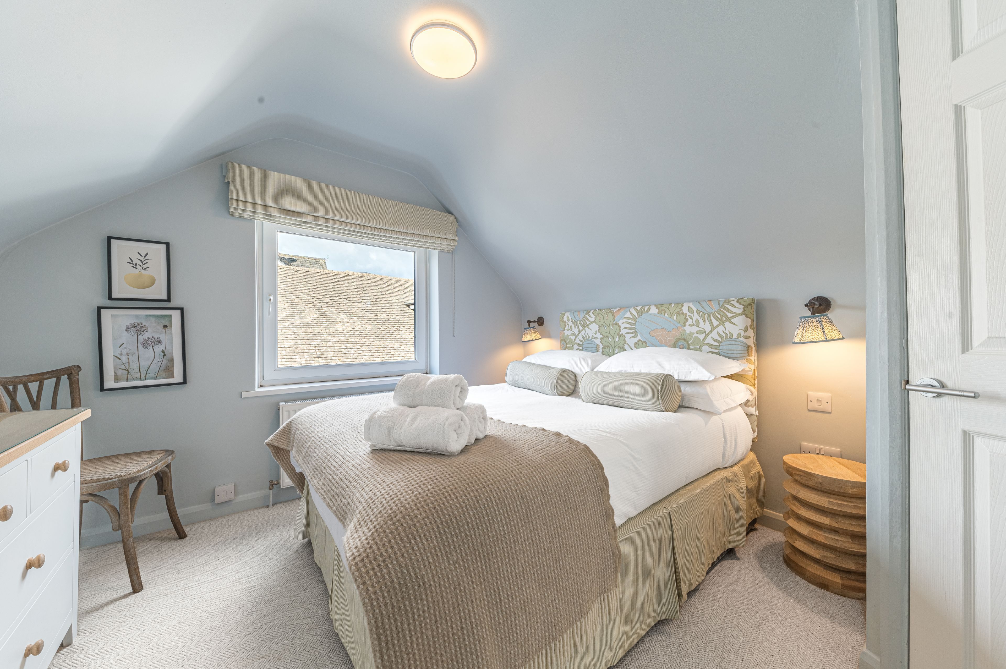 4 habitaciones, tabla de planchar con plancha, wifi y ropa de cama 