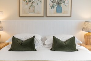 4 habitaciones, tabla de planchar con plancha, wifi y ropa de cama 