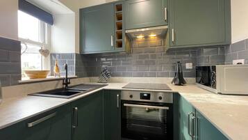 Refrigerador, microondas, horno, placa de cocina