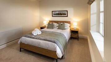 4 bedrooms, desk, iron/ironing board, free WiFi