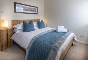 4 makuuhuonetta, työpöytä, silitysrauta/-lauta, ilmainen Wi-Fi