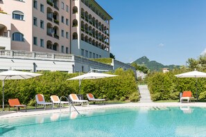 Piscine couverte, piscine extérieure (ouverte en saison)