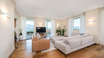 Premium Apartment | Living area | Flat-screen TV