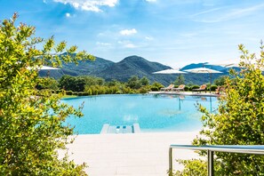 Piscine couverte, piscine extérieure (ouverte en saison)