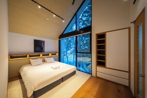 럭셔리 샬레, 침실 3개, 앙스위트, 산 전망 | 3 개의 침실, 책상, 노트북 작업 공간, 암막 커튼