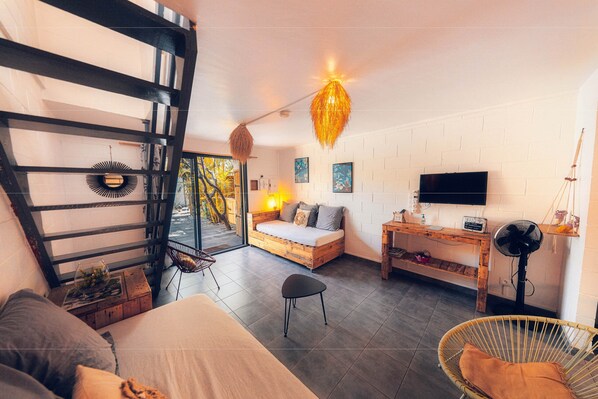 2 bedrooms, internet, bed sheets