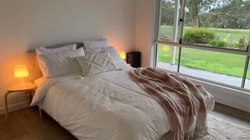 5 bedrooms, free WiFi, bed sheets