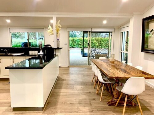 5 Bedroom Mansfield Farm House 