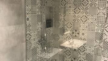 Shower, towels, soap