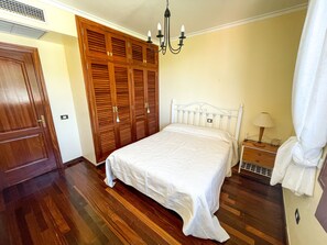 3 bedrooms, desk, free WiFi, bed sheets