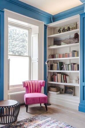 Design Apartment - 4 Berkeley Sq - YourApartment (Bristol)