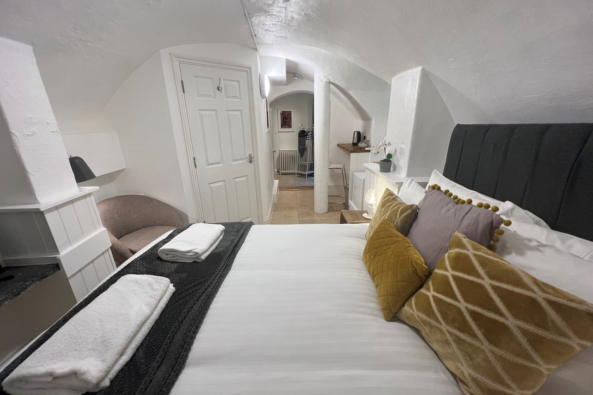Comfort Room | 1 bedroom, Egyptian cotton sheets, premium bedding, iron/ironing board