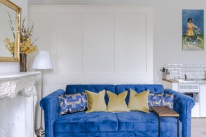 Superior Apartment - 4 Berkeley Sq - YourApartment (Bristol)