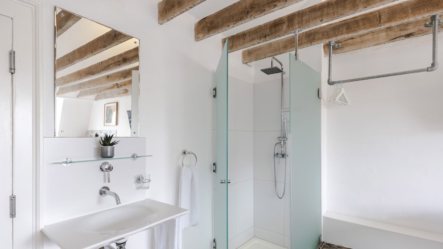4 Berkeley Sq - YourApartment