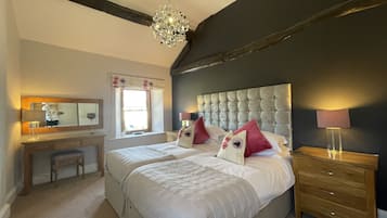 4 bedrooms, iron/ironing board, free WiFi, bed sheets