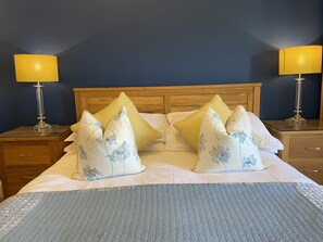 4 bedrooms, iron/ironing board, free WiFi, bed sheets