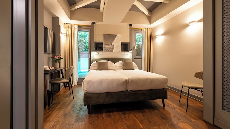 Loly Boutique Hotel