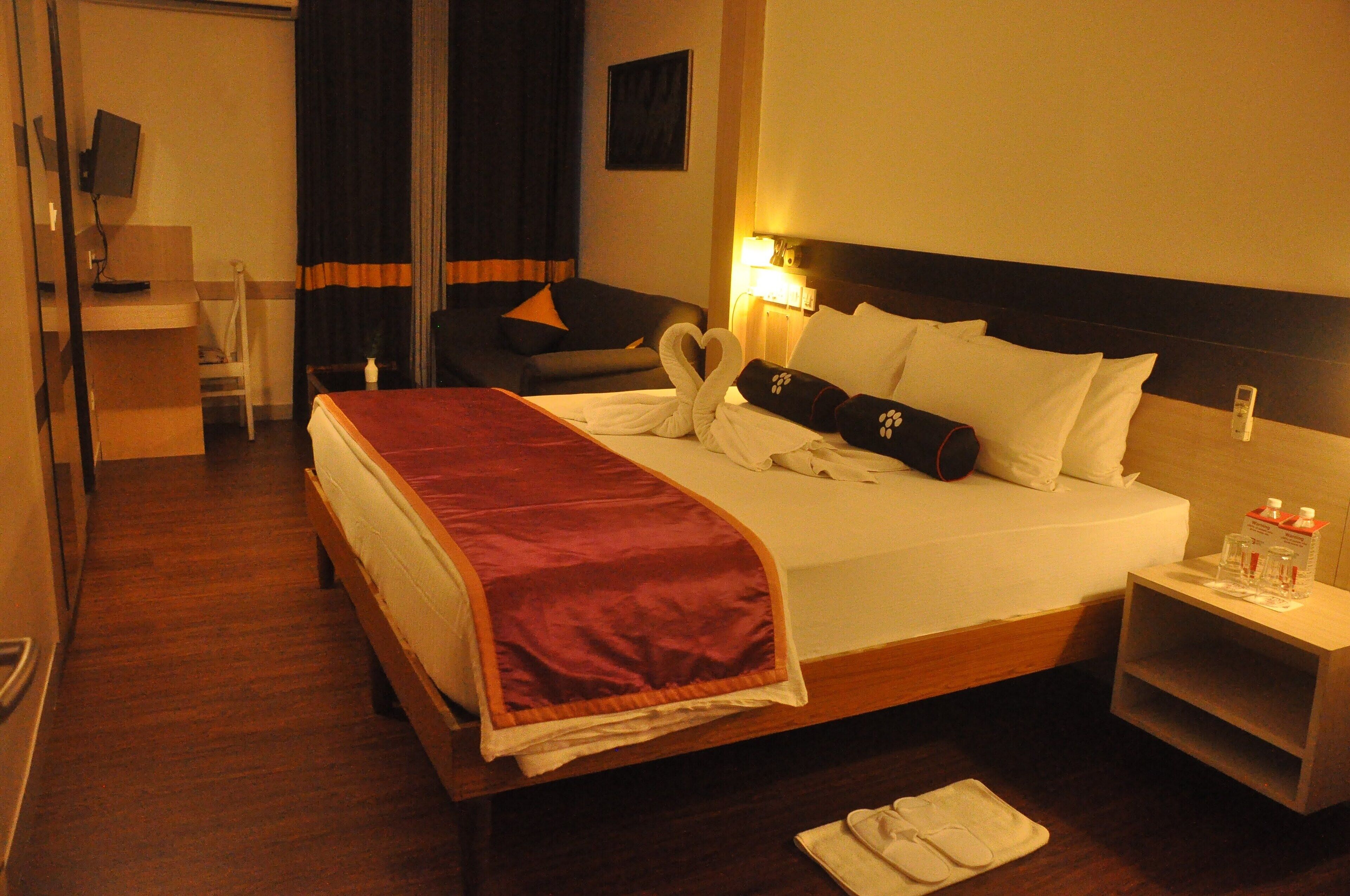 Superior Double or Twin Room | Minibar, in-room safe, desk, iron/ironing board