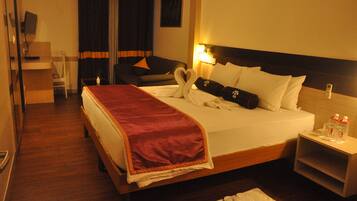 Superior Double or Twin Room | Minibar, in-room safe, desk, iron/ironing board