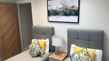 2 bedrooms, desk, iron/ironing board, free WiFi