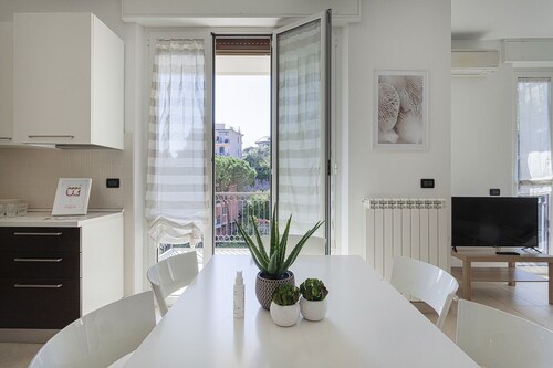 Shelley Apartments - Waves by Wonderful Italy
