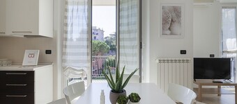Shelley Apartments - Waves by Wonderful Italy
