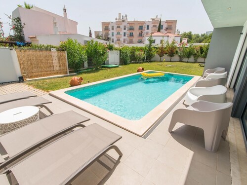 Moradia V4 de Luxo com Piscina Privada