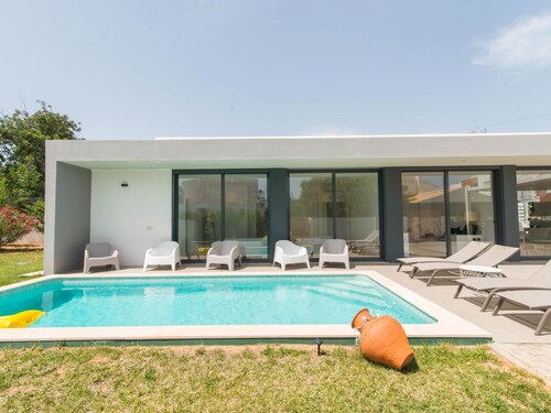 Moradia V4 de Luxo com Piscina Privada