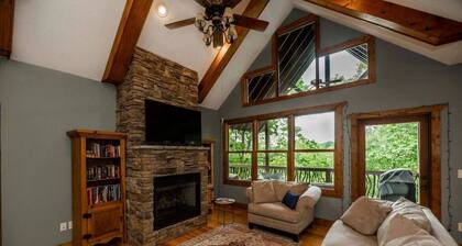 Nature lovers paradise in Connestee Falls 14 minutes to Brevard!