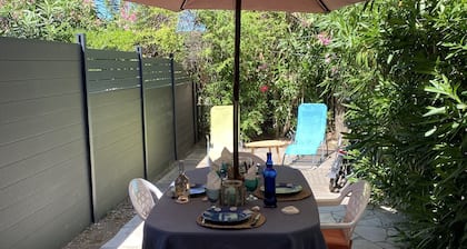 Mazet 38mÂČ + jardin 40mÂČ 500m des plages et de toutes commoditĂ©s