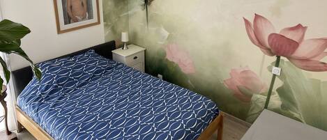 1 bedroom, desk, iron/ironing board, WiFi